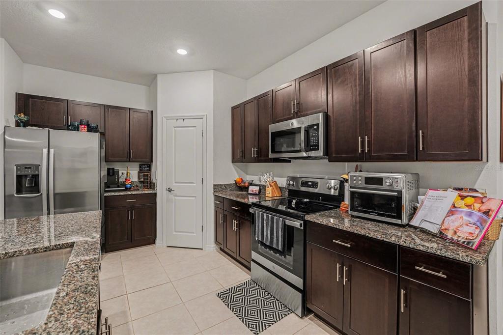 1808 Red Loop Lakeland, FL 33801 - Photo 11 of 24