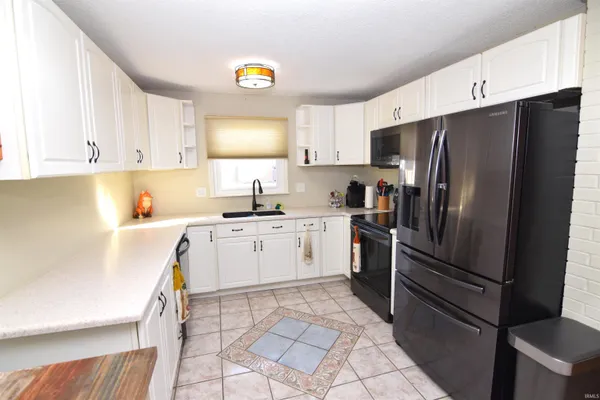 $299,900 | 3301 East Miami Trail, Muncie, IN 47302