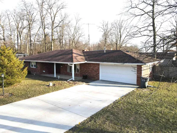 $299,900 | 3301 East Miami Trail, Muncie, IN 47302