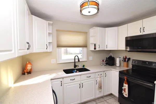 $299,900 | 3301 East Miami Trail, Muncie, IN 47302