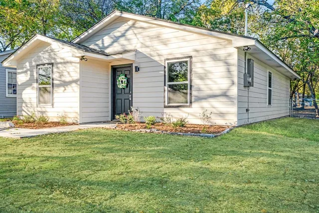 a front view of house with yard