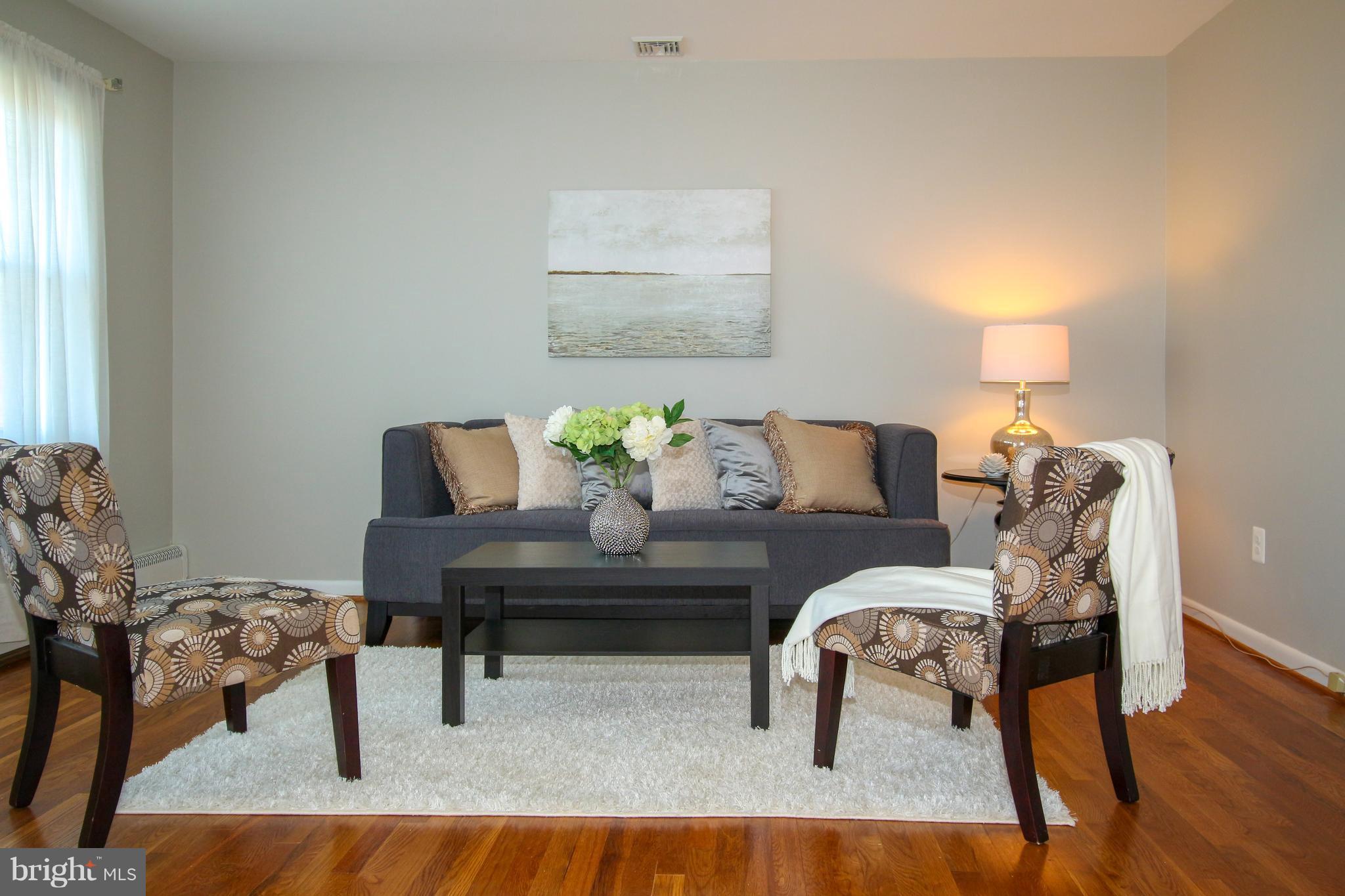 1729 Horner Road Woodbridge, VA 22191 - Photo 4 of 27 Living room w/hardwoods and very bright!