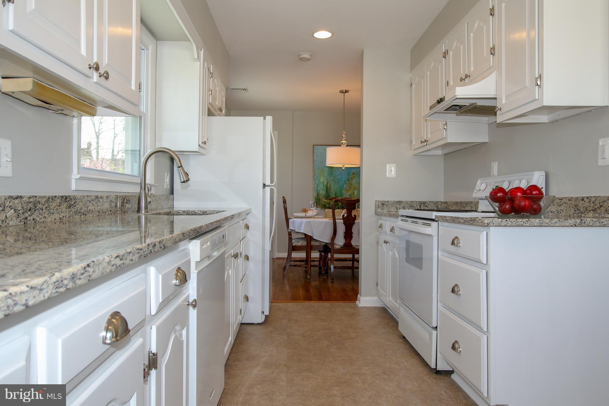 1729 Horner Road Woodbridge, VA 22191 - Photo 7 of 27 Granite countertops, new floor, beautiful cabinets