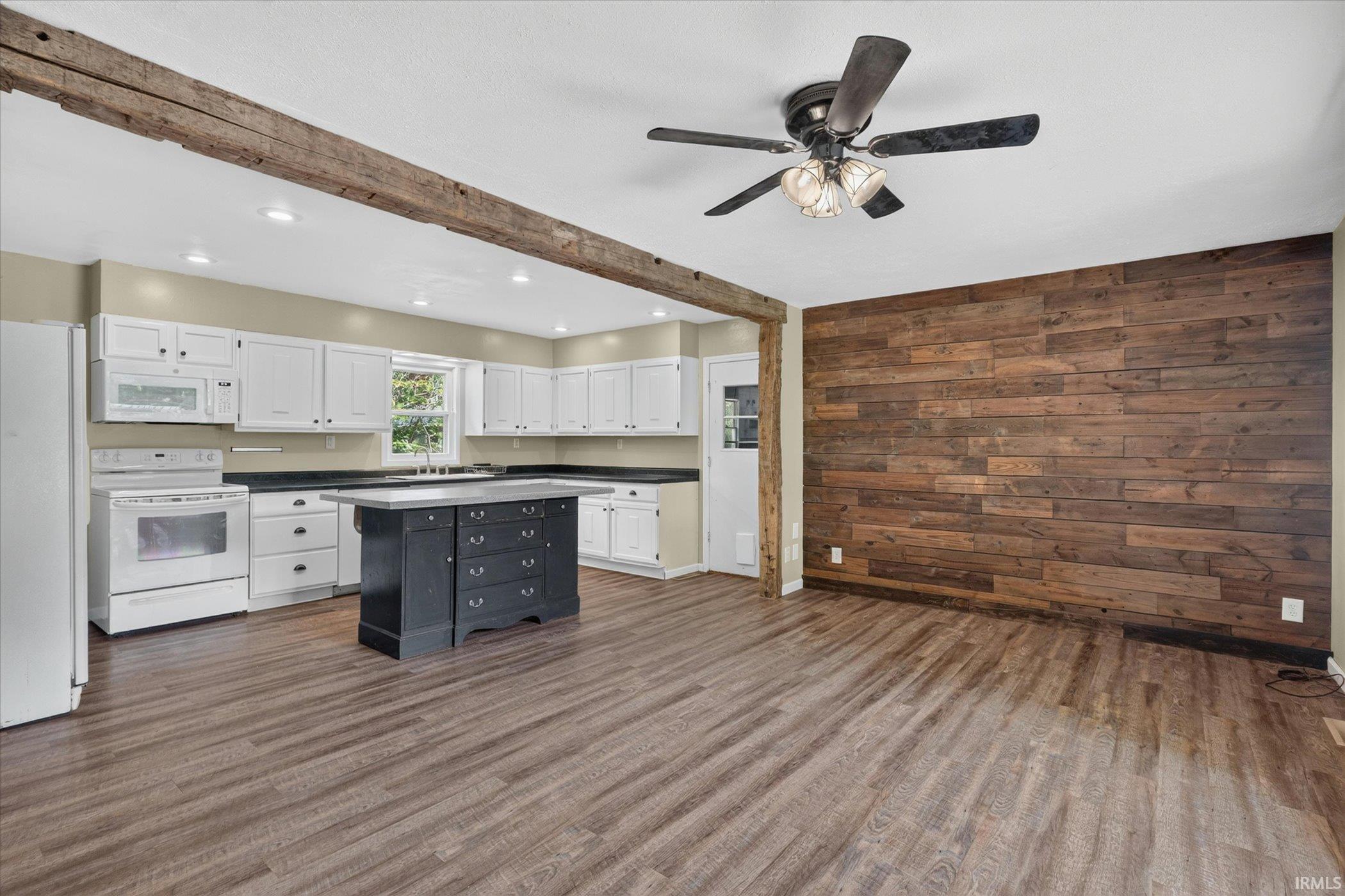 61384 Oak Road South Bend, IN 46614 - Photo 5 of 32 Gallery Image 5