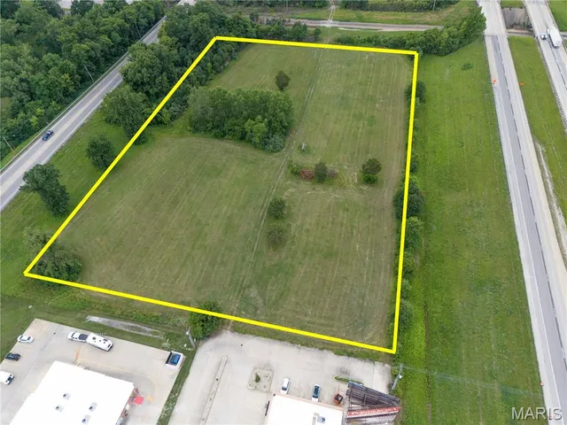 $300,000 | 1 New York Drive, Vandalia, IL 62471