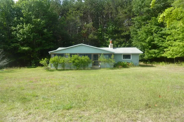 $400,000 | 2898 Glory Road, Frankfort, MI 49635