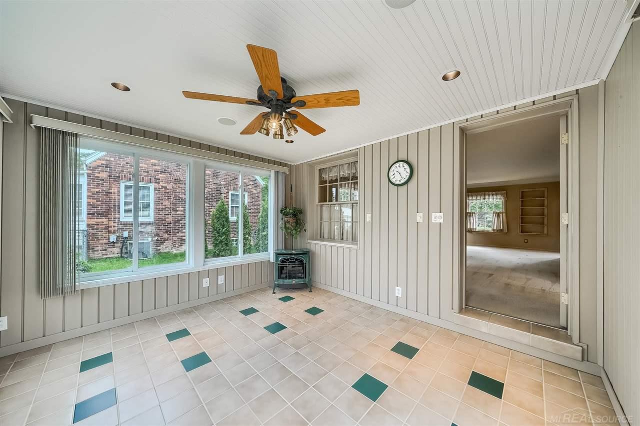 926 Hampton Road Grosse Pointe Woods, MI 48236 - Photo 13 of 25