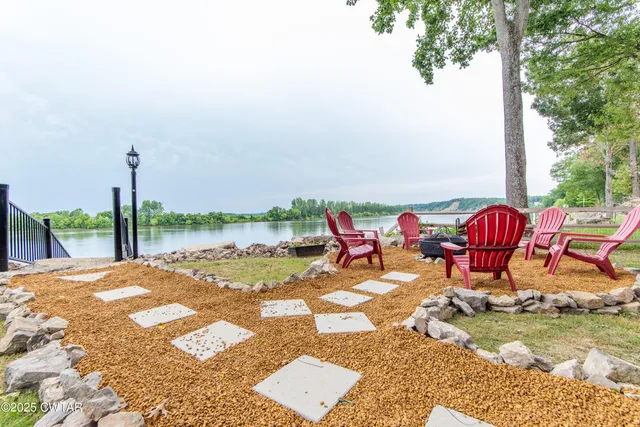 a view of entryway and hall