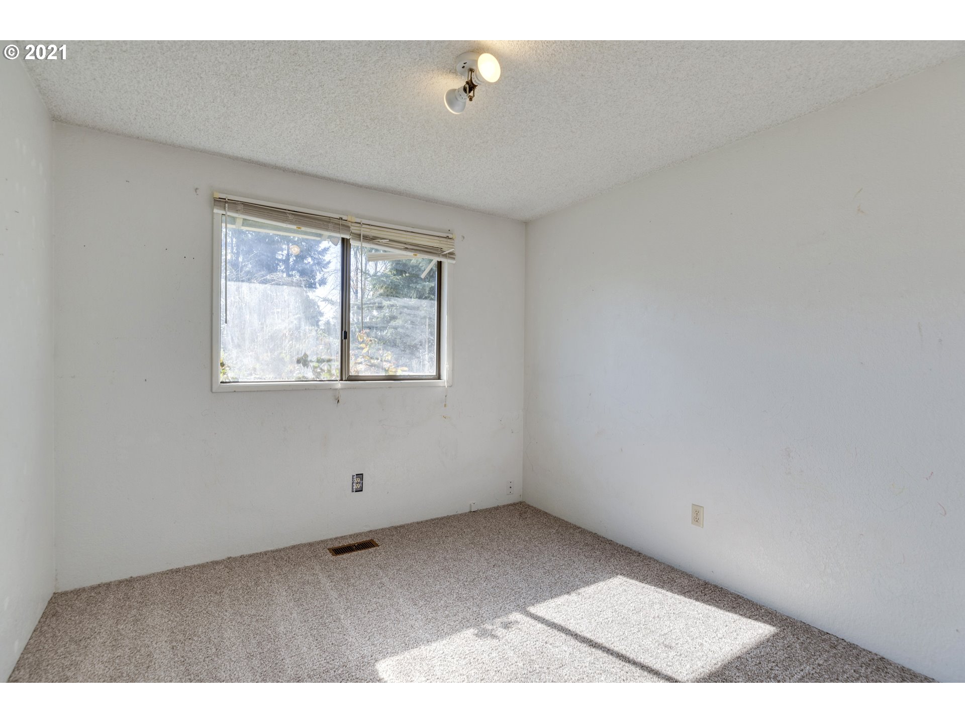 3757 9th Street Hubbard, OR 97032 - Photo 11 of 19 Gallery Image 11