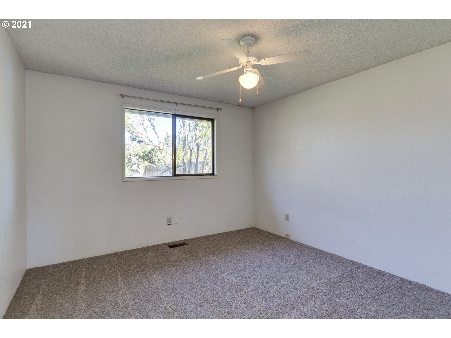 3757 9th Street Hubbard, OR 97032 - Photo 16 of 19 Gallery Image 16