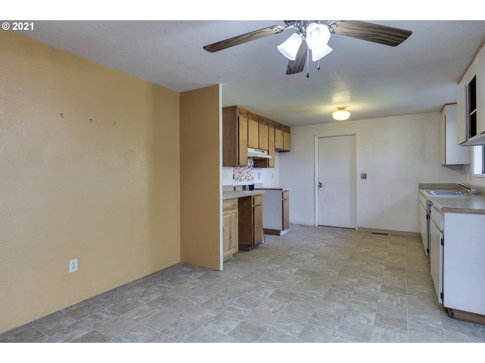 3757 9th Street Hubbard, OR 97032 - Photo 7 of 19 Gallery Image 7
