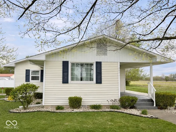 $199,000 | 301 Illinois Street, Farmersburg, IN 47850