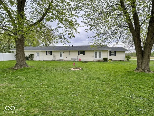 $199,000 | 301 Illinois Street, Farmersburg, IN 47850