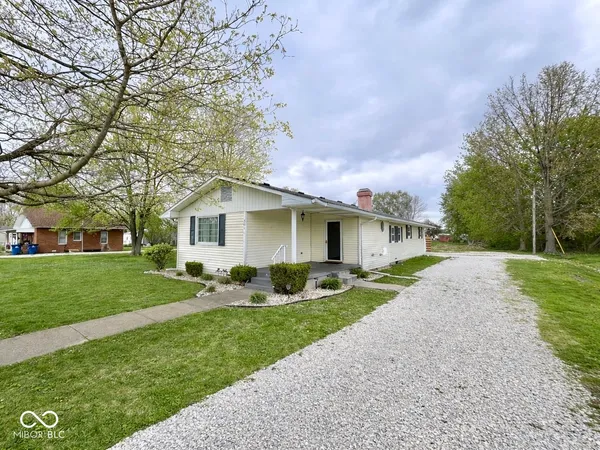 $199,000 | 301 Illinois Street, Farmersburg, IN 47850