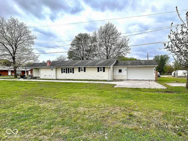 $199,000 | 301 Illinois Street, Farmersburg, IN 47850