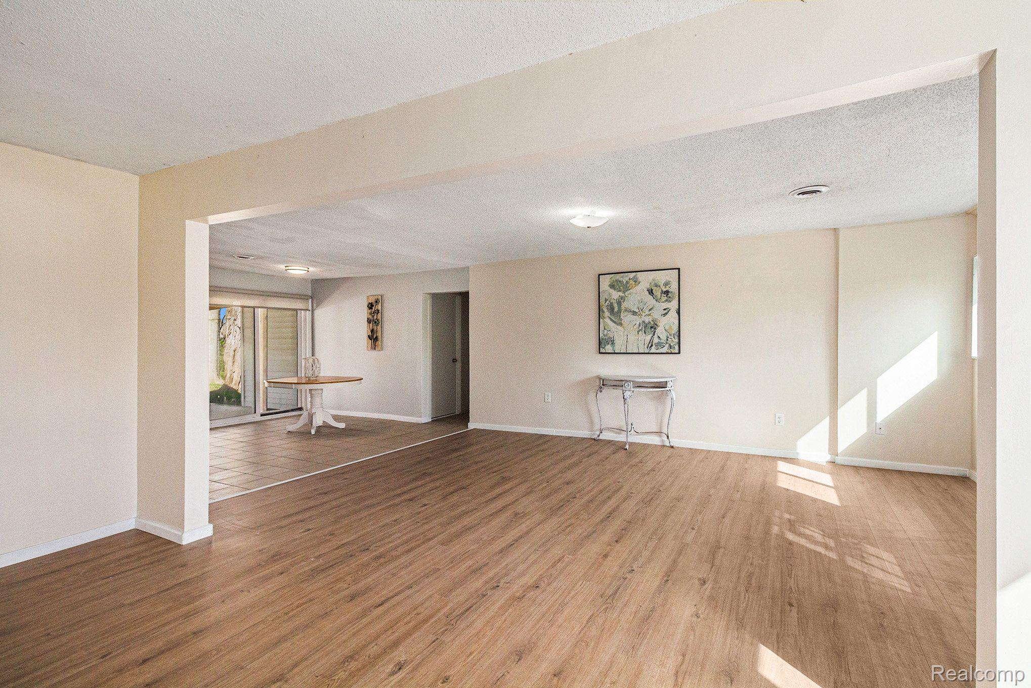 10556 Silver Lake Road Byron, MI 48418 - Photo 3 of 17 Gallery Image 3