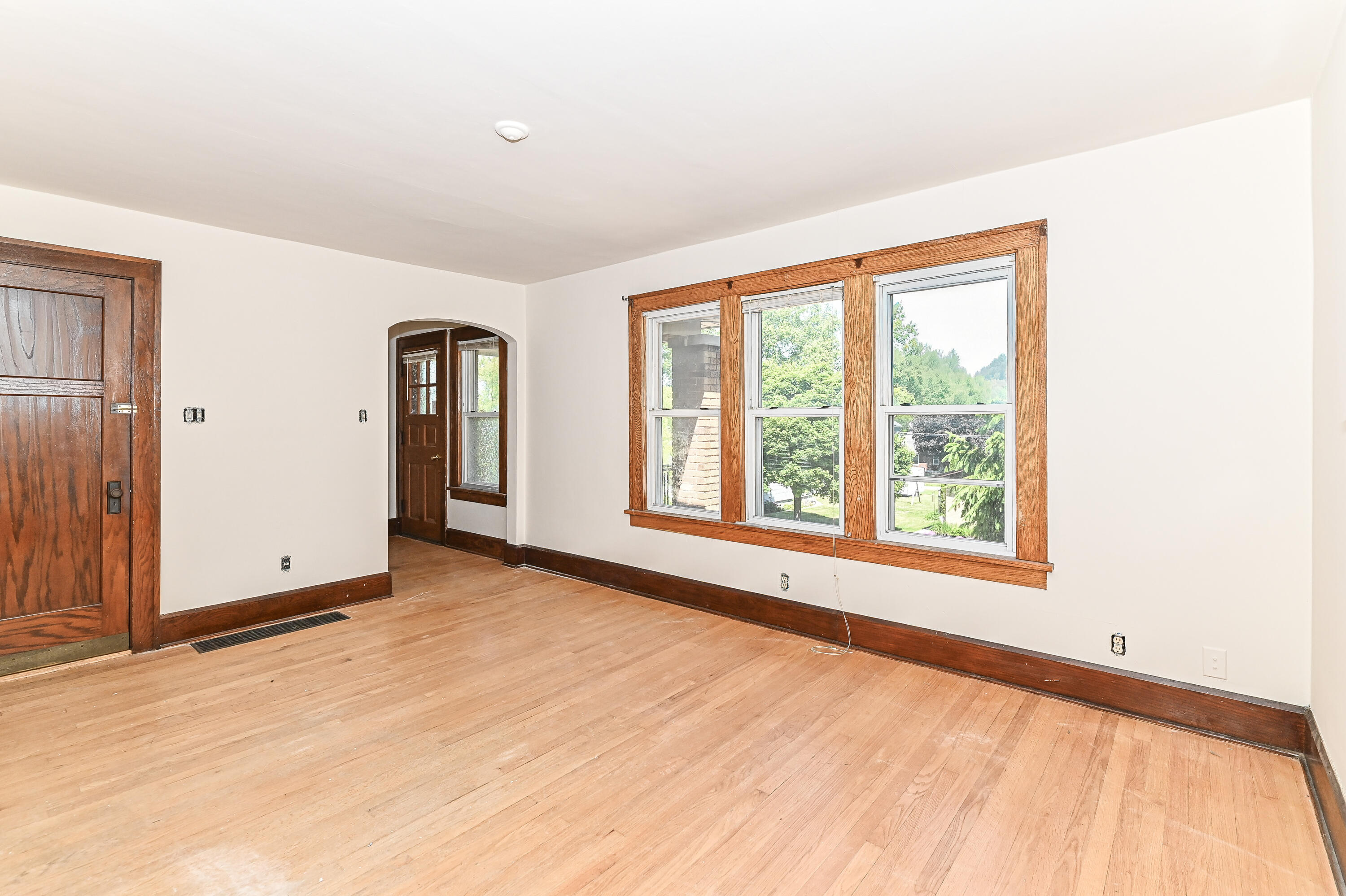 3340 10th Avenue Racine, WI 53402 - Photo 7 of 38 9