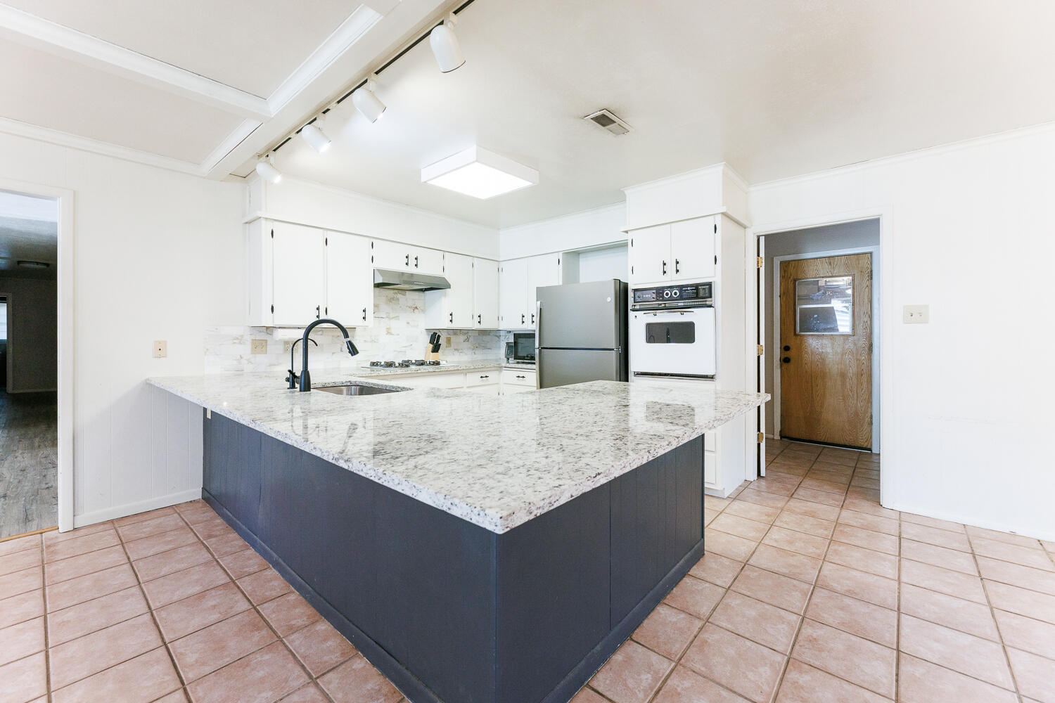 4618 30th Street Lubbock, TX 79410 - Photo 13 of 42 Kitchen