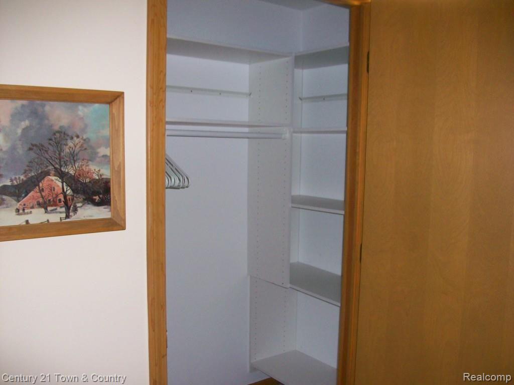 969 GreenView Court, Unit 38 Rochester, MI 48307 - Photo 24 of 37 24-100_1788.jpg