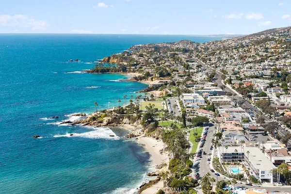 $7,650 | 376 Cliff Drive, Unit D, Laguna Beach, CA 92651