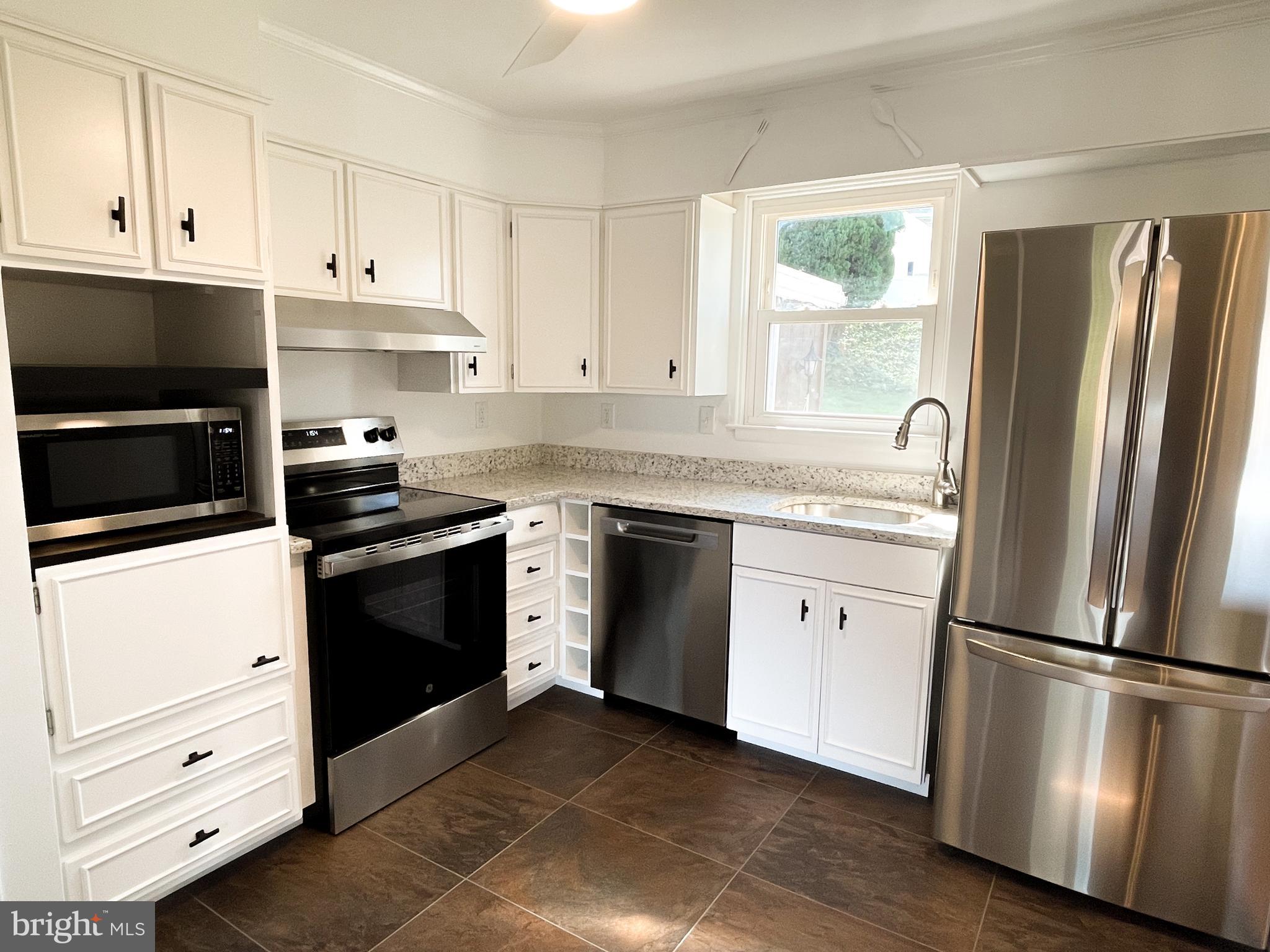 2620 Raleigh Drive York, PA 17402 - Photo 6 of 26 Gallery Image 6