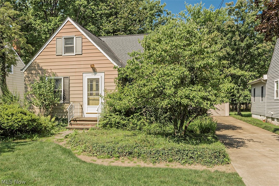 1744 Edgefield Road Lyndhurst, OH 44124 - Photo 2 of 34
