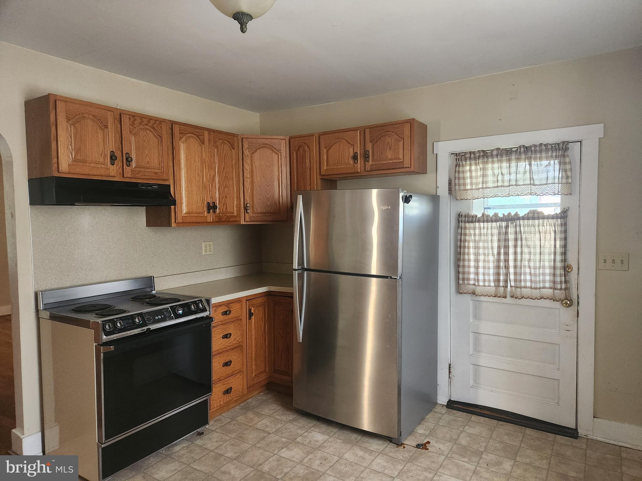 180 Range Road Mount Joy, PA 17552 - Photo 6 of 75 a kitchen with a stove a refrigerator and a cabinets