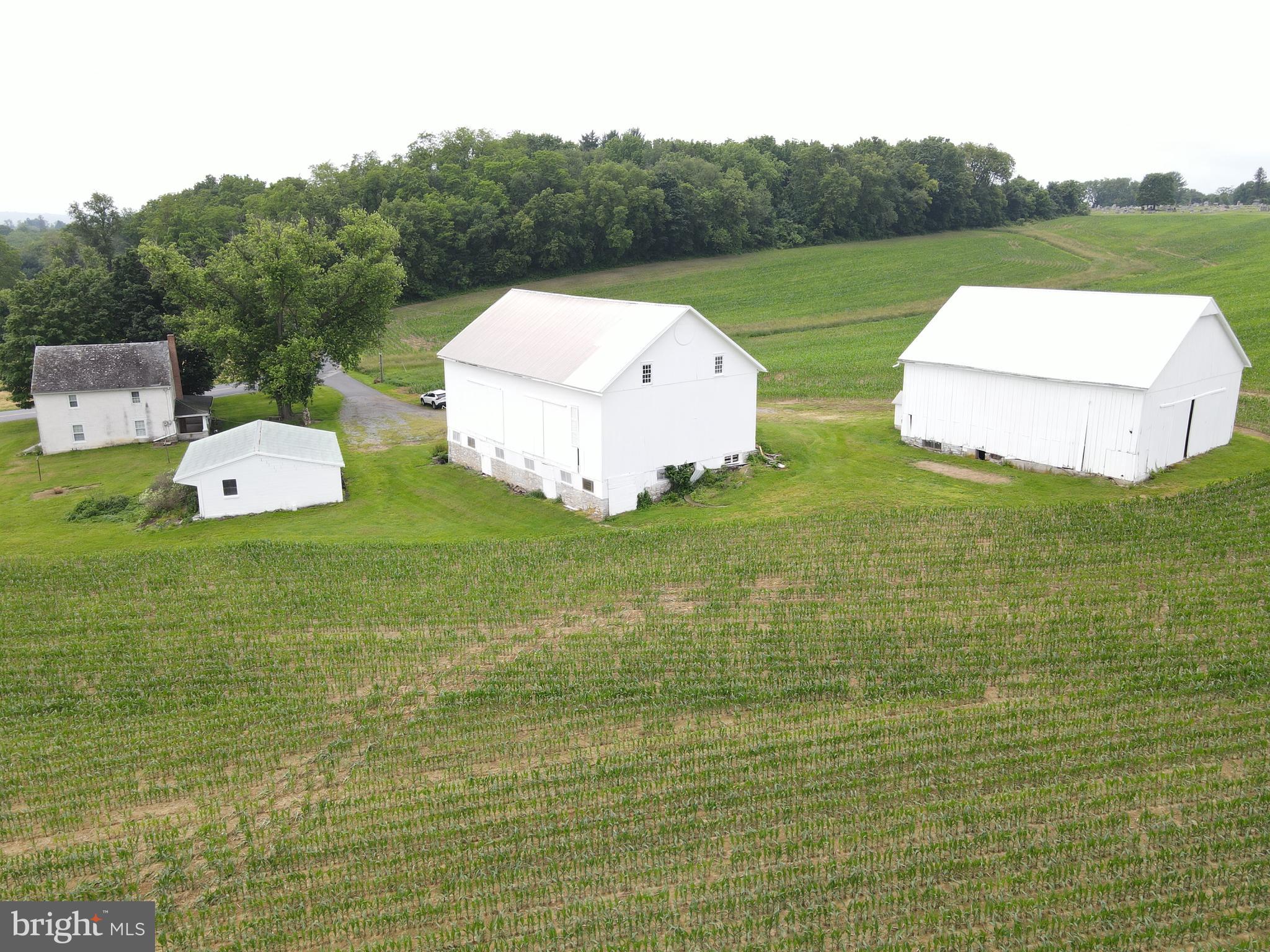 180 Range Road Mount Joy, PA 17552 - Photo 70 of 75 a view of a table and chairs in the garden