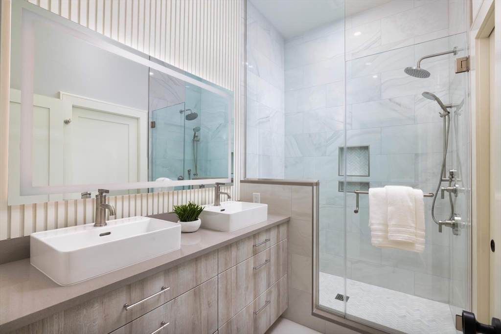 21 Kent Square, Unit 1 Brookline, MA 02446 - Photo 14 of 19