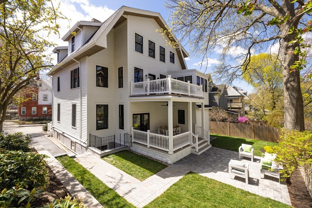 21 Kent Square, Unit 1 Brookline, MA 02446 - Photo 3 of 19