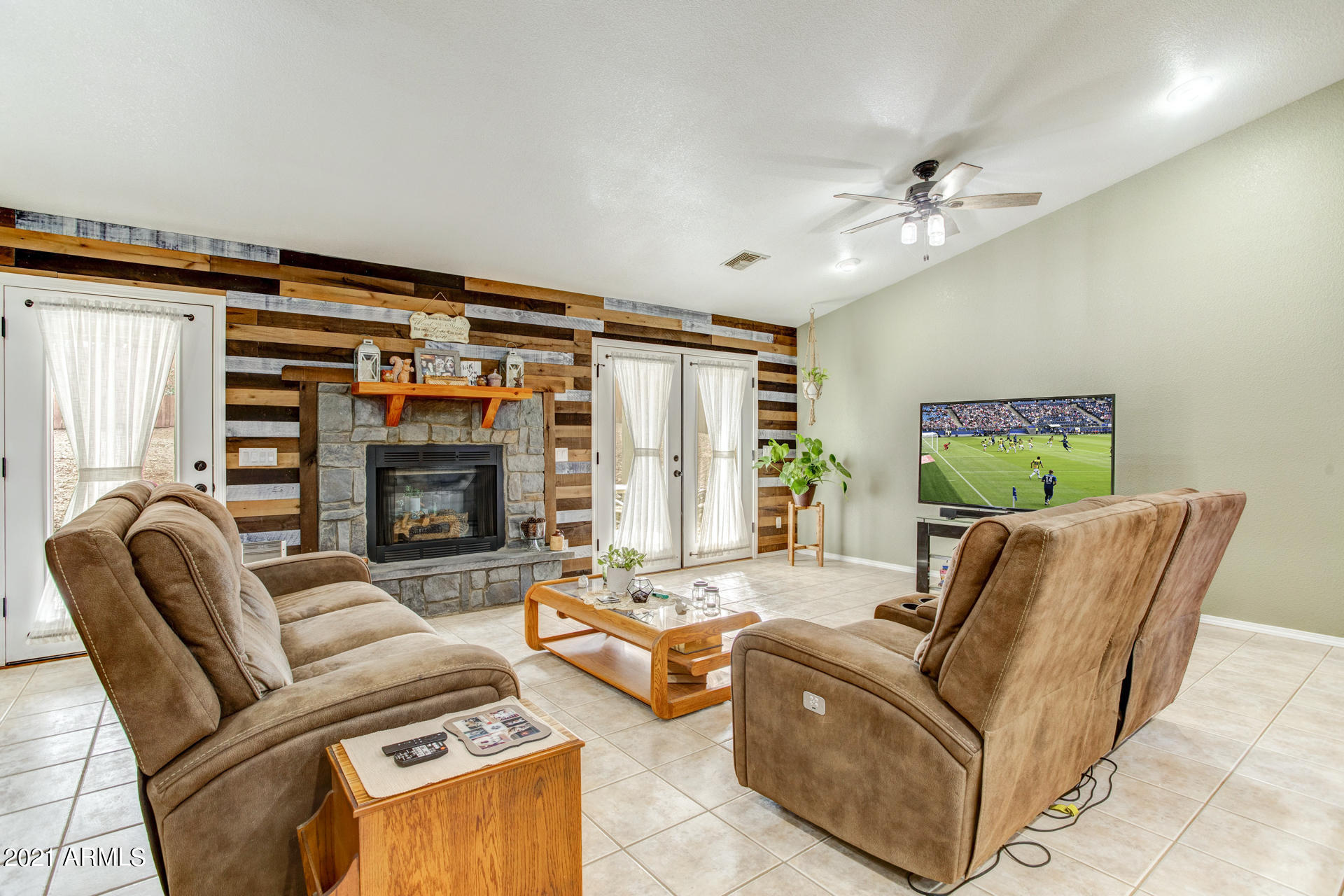511 North Blue Spruce Road Payson, AZ 85541 - Photo 2 of 25 Living Room (1)