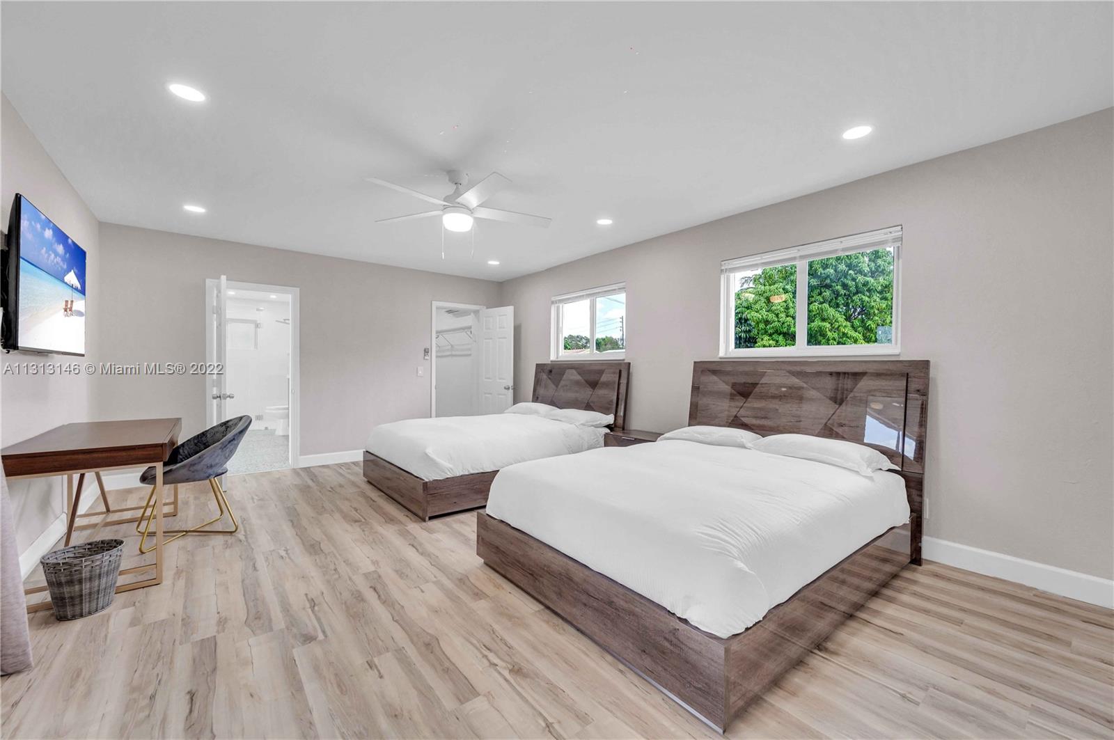 4901 West Park Road Hollywood, FL 33021 - Photo 14 of 28