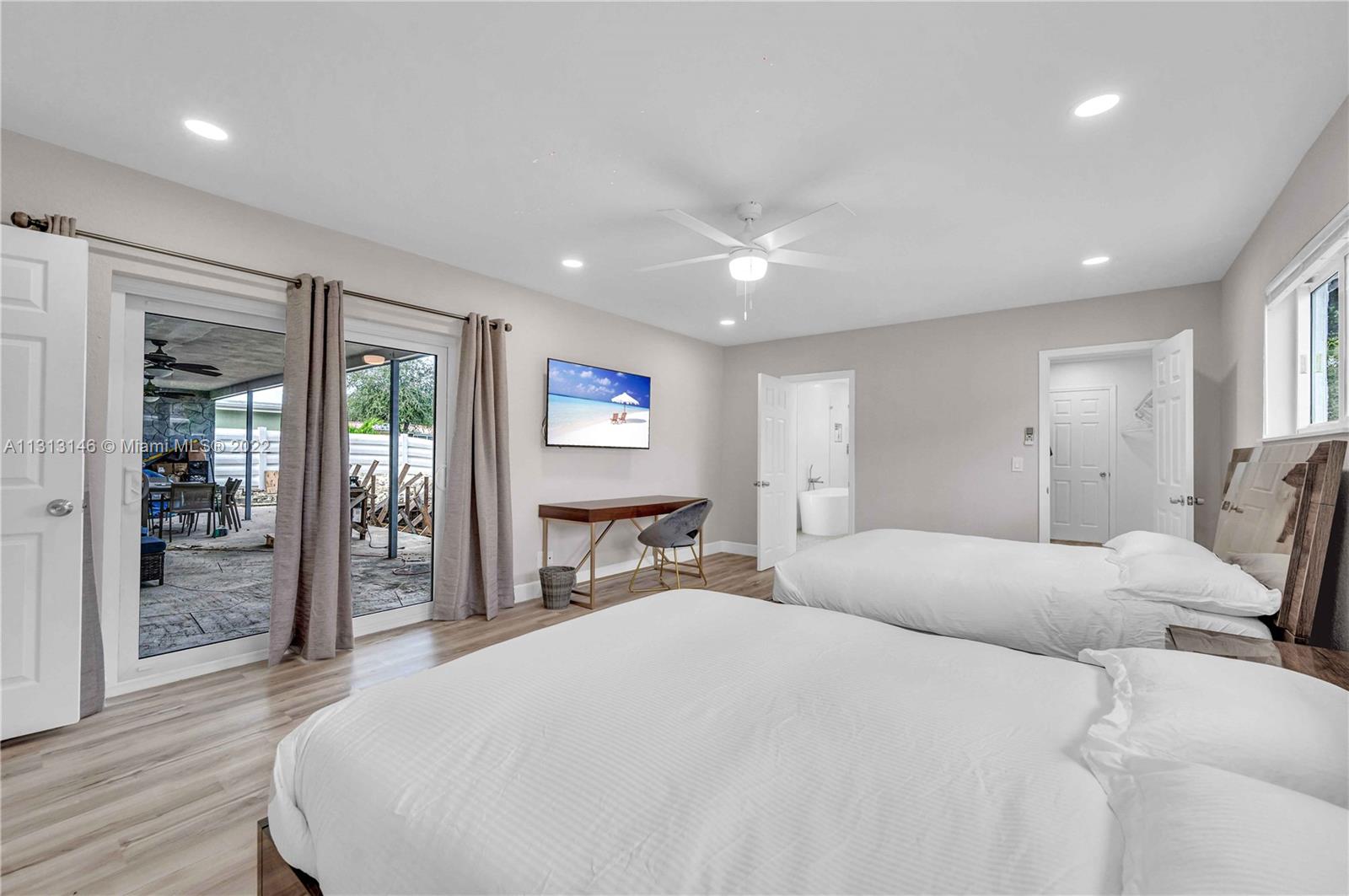 4901 West Park Road Hollywood, FL 33021 - Photo 15 of 28