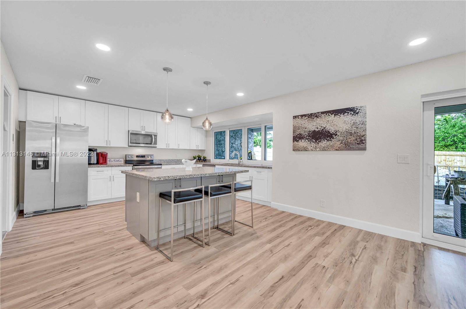 4901 West Park Road Hollywood, FL 33021 - Photo 3 of 28