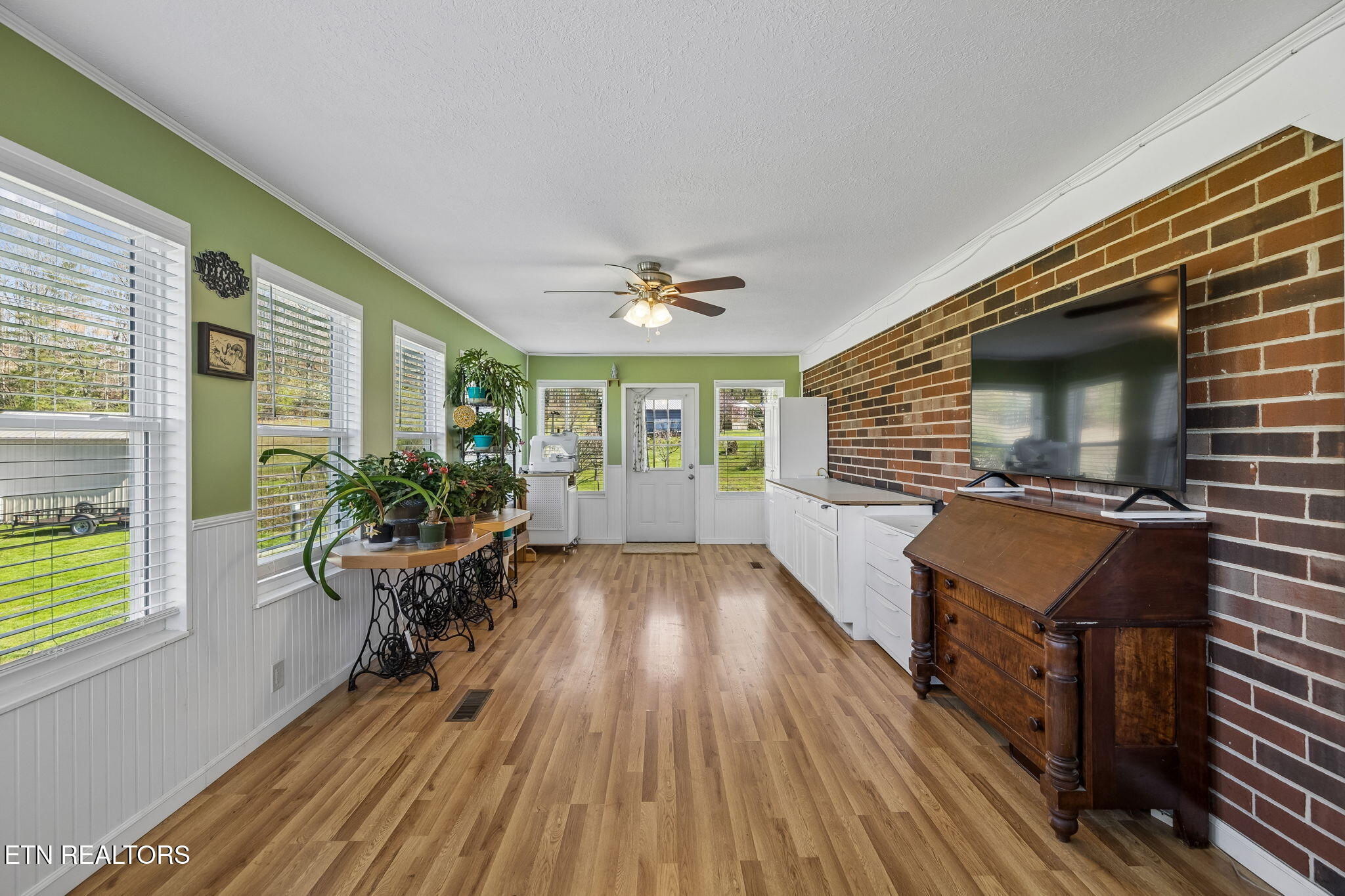 704 Pea Ridge Road Sunbright, TN 37872 - Photo 4 of 54 27-704 Pea Ridge Rd - 027