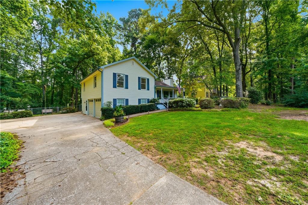 6166 Picketts Ridge Acworth, GA 30101 - Photo 2 of 38