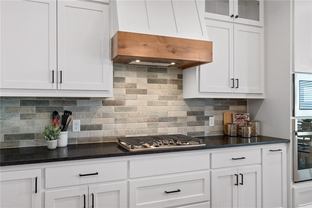 25104 West 141st Terrace Olathe, KS 66061 - Photo 16 of 47