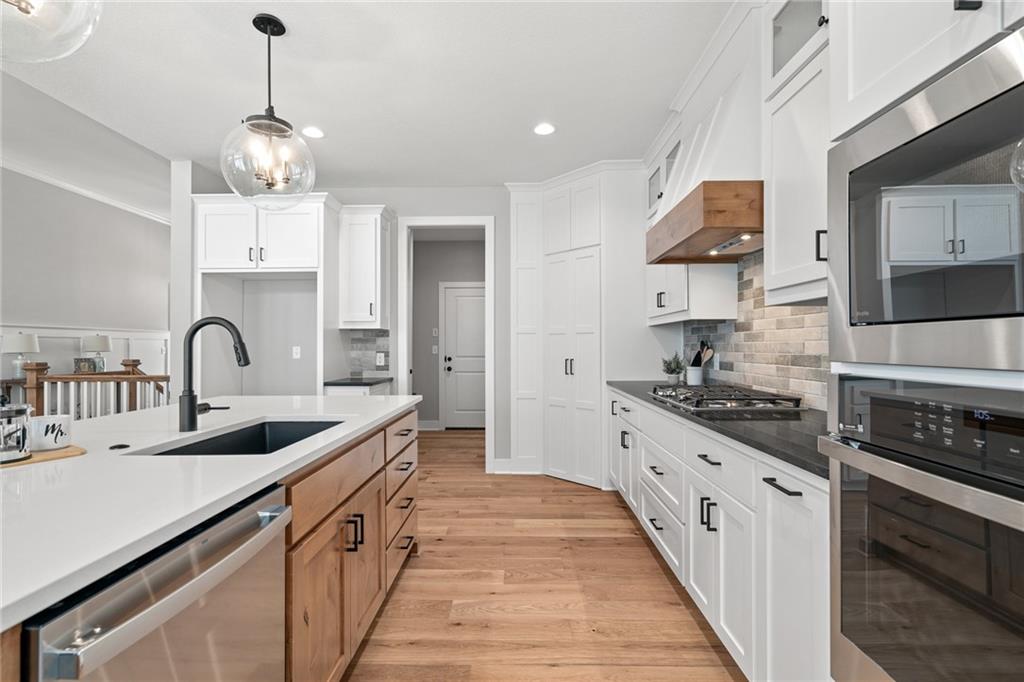 25104 West 141st Terrace Olathe, KS 66061 - Photo 18 of 47