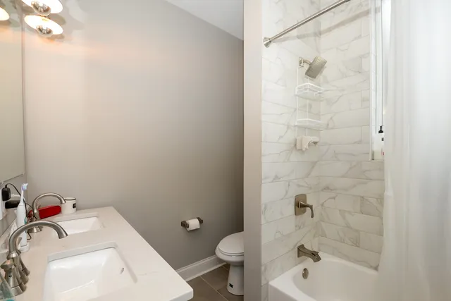 $2,900 | 1545 North Claremont Avenue, Unit 2, Chicago, IL 60622