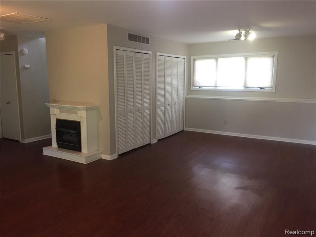 6029 Elizabeth Lake Road Waterford, MI 48327 - Photo 13 of 15