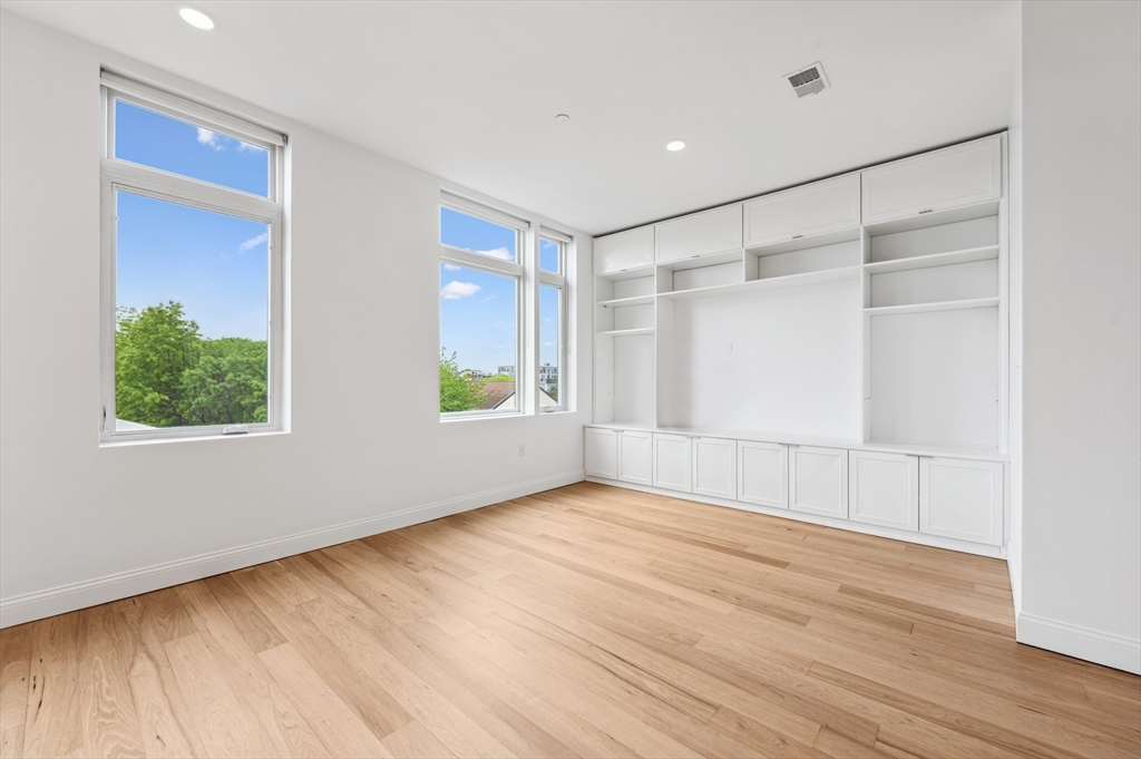 170 West Broadway, Unit 403 Boston, MA 02127 - Photo 2 of 20