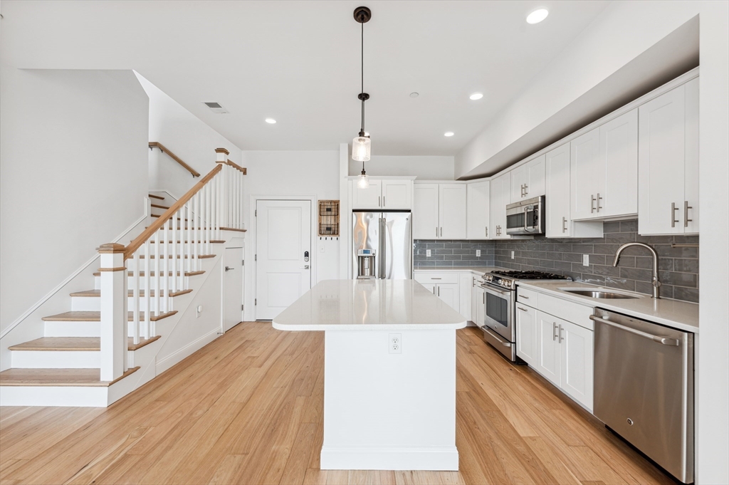 170 West Broadway, Unit 403 Boston, MA 02127 - Photo 3 of 20