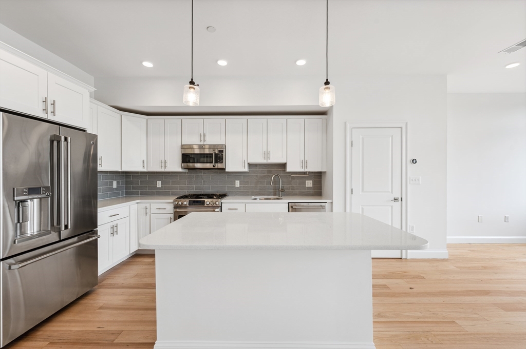 170 West Broadway, Unit 403 Boston, MA 02127 - Photo 5 of 20