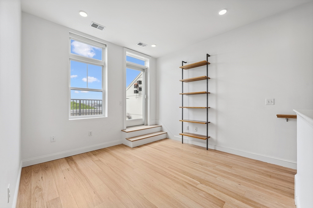 170 West Broadway, Unit 403 Boston, MA 02127 - Photo 10 of 20