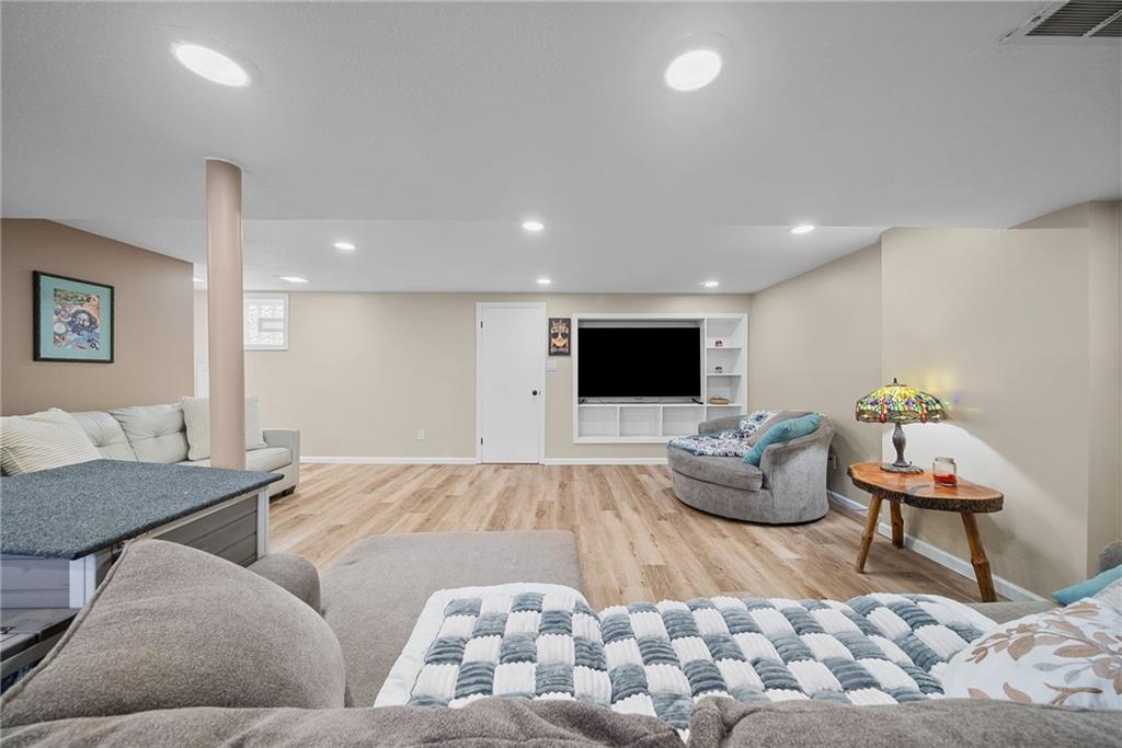 1755 Hallowell Street Pittsburgh, PA 15210 - Photo 14 of 44