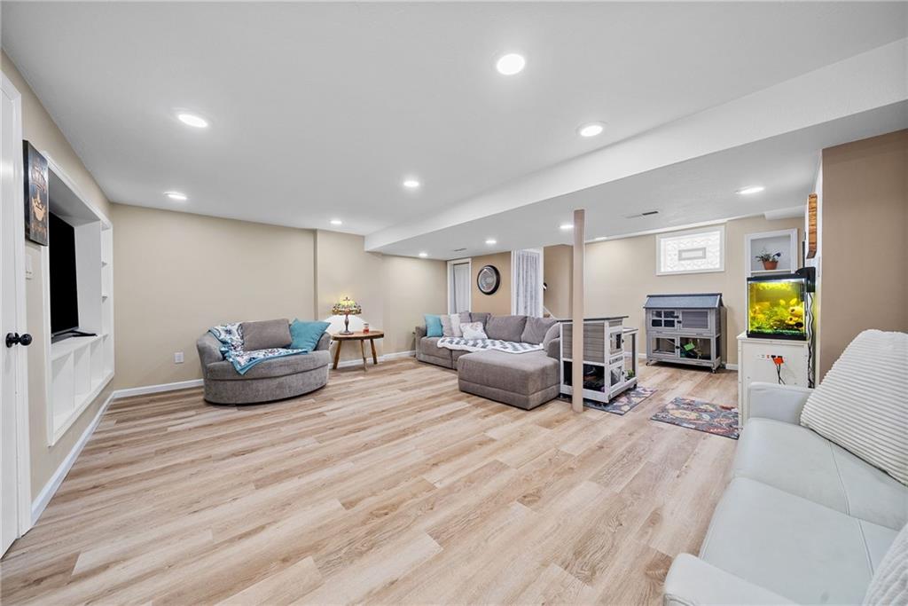 1755 Hallowell Street Pittsburgh, PA 15210 - Photo 17 of 44