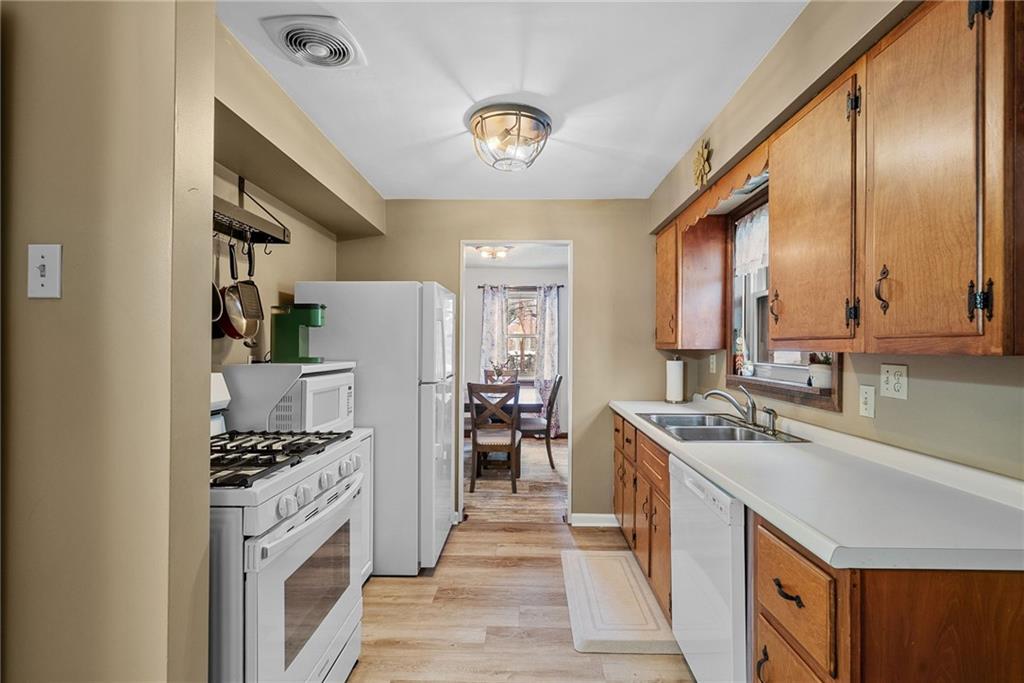 1755 Hallowell Street Pittsburgh, PA 15210 - Photo 18 of 44