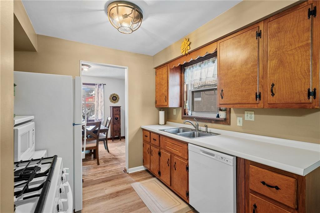 1755 Hallowell Street Pittsburgh, PA 15210 - Photo 20 of 44