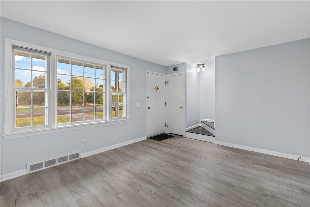 753 Webster Road Webster, NY 14580 - Photo 5 of 31