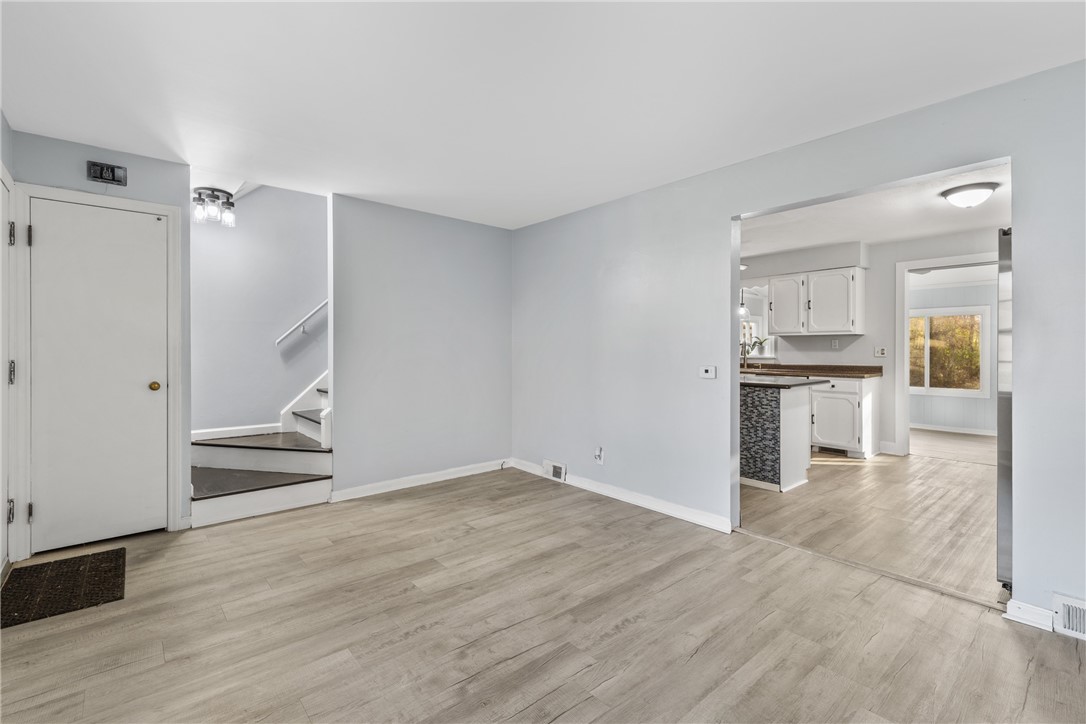 753 Webster Road Webster, NY 14580 - Photo 6 of 31